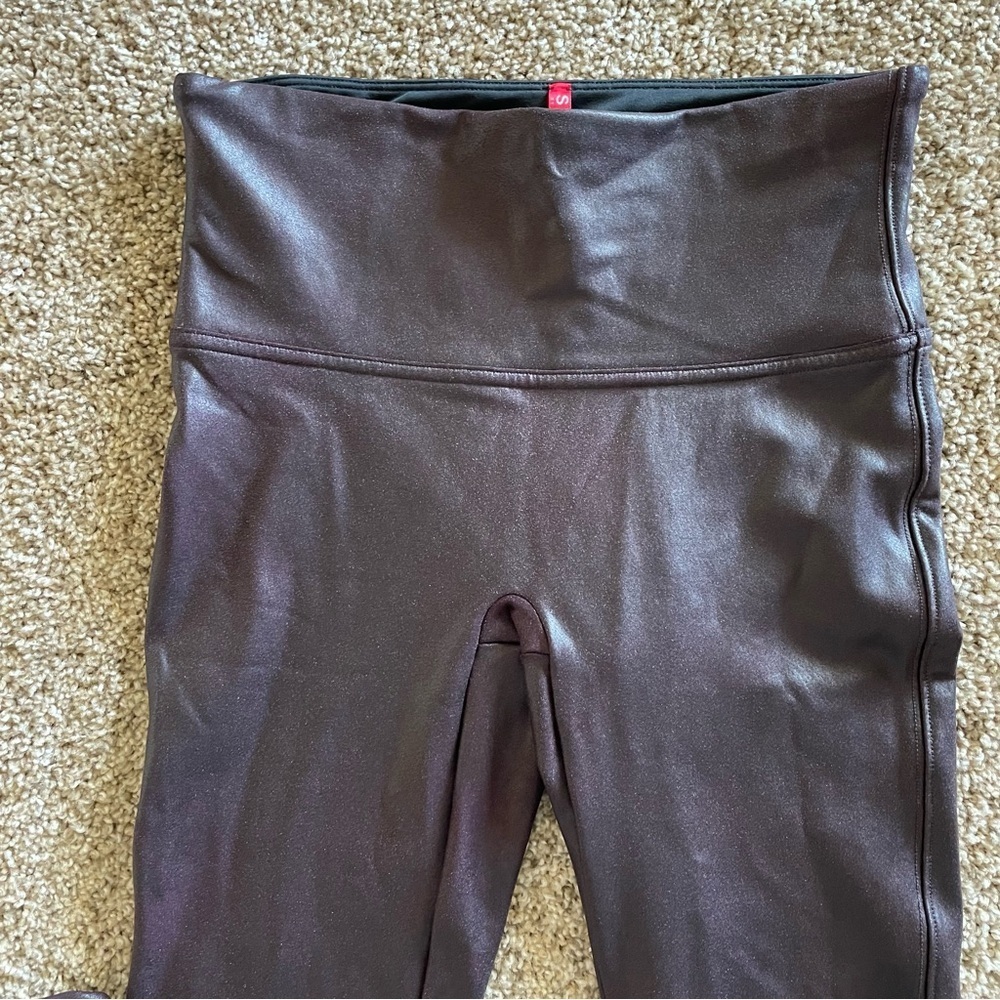 NWOT Spanx Faux Leather Leggings Women’s M Wine Purple Shine Sleek Skinny #2437 - Picture 6 of 15